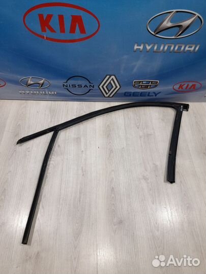 Уплотнитель перед проема стекла двери Renault mega