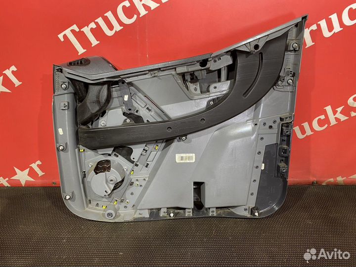 Обшивка двери левая Renault T