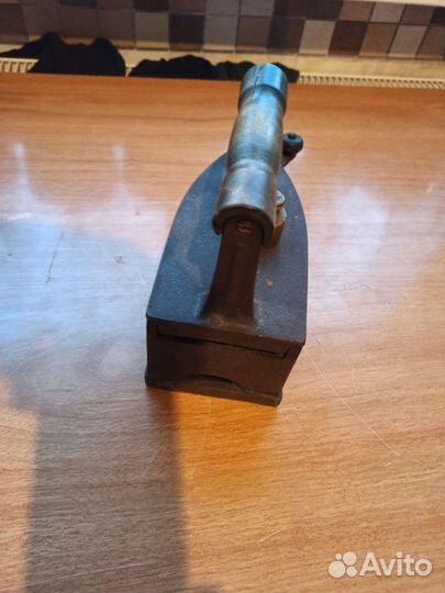 Утюг старинный, на углях, в идеальном сохране