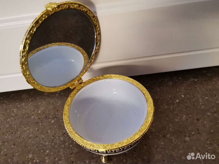 Шкатулка или пудренница винтажная