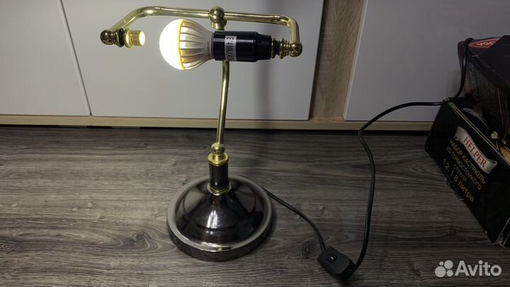 Лампа настольная