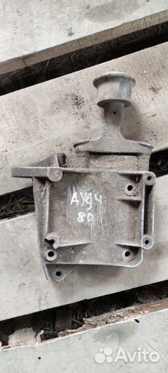 Кронштейн двигателя Audi 80 седан