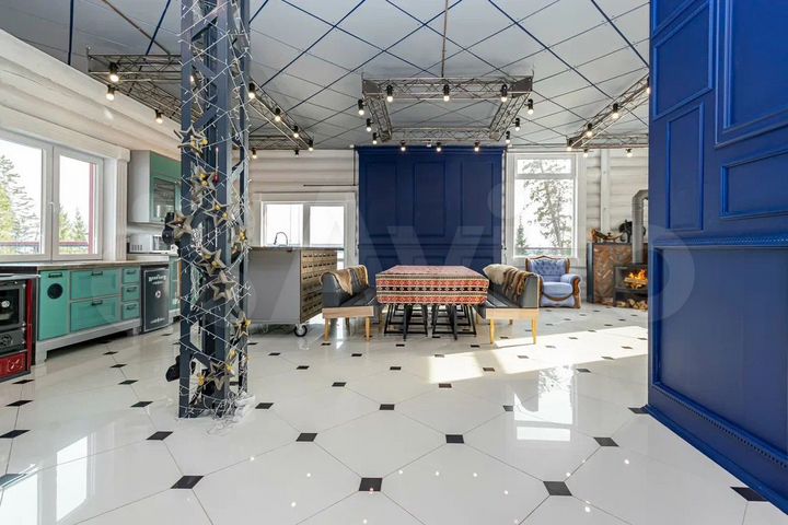 Дом 340 м² на участке 4 га