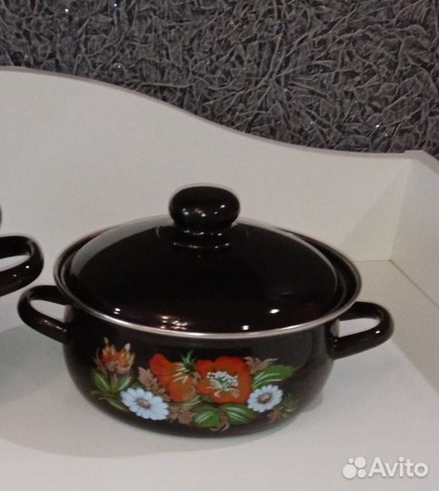 Эмалированные кастрюли