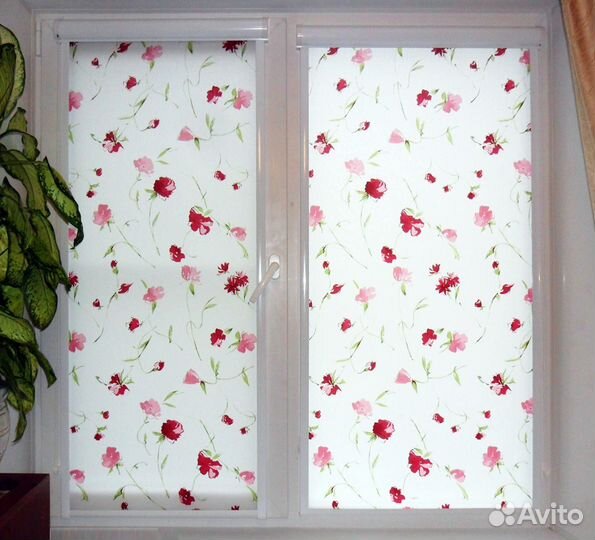 Рулонные шторы с цветочным орнаментом