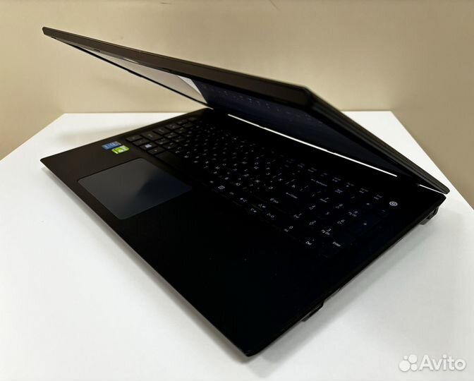 В идеале ноутбук для офиса, школы с гарантией