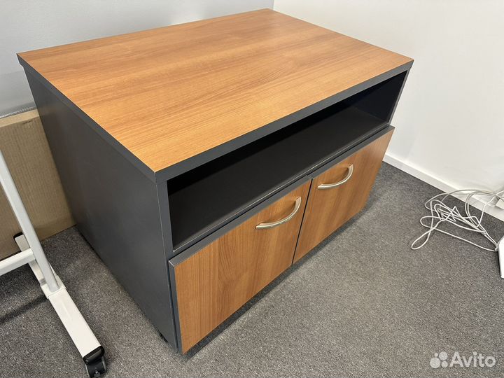 Тумба на колесиках