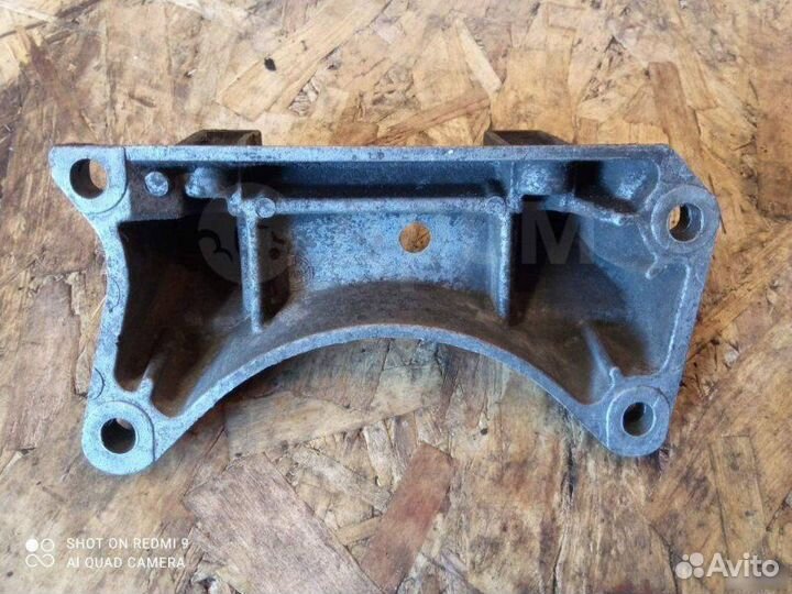 Кронштейн кпп Mercedes S W140