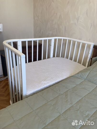Приставная кроватка с матрасом