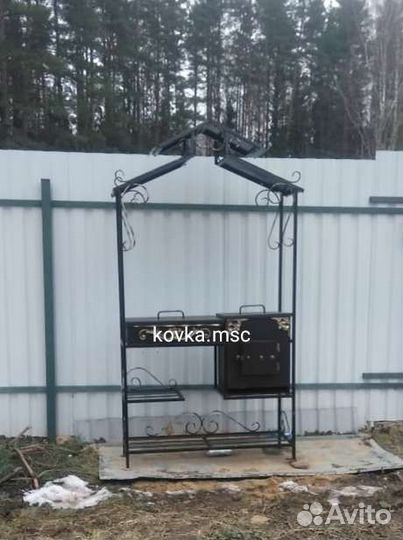 Мангал с крышей