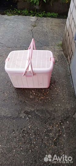 Клетки для птиц и хомяков, переноска для кошек