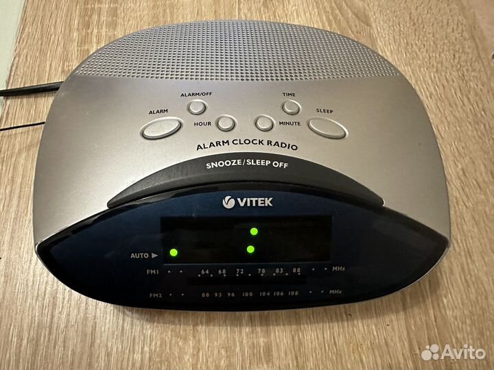 Часы / будильник / радио vitek