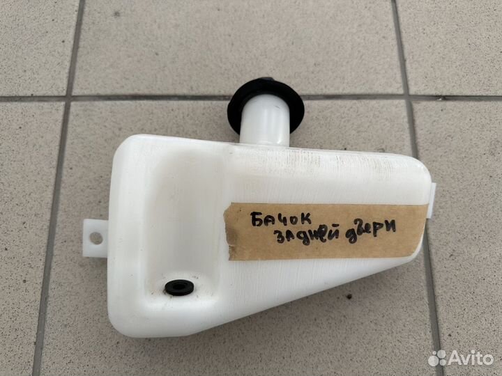 Бачок омывателя заднего стеклоочистителя Нива