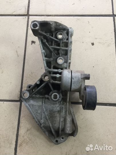 Кронштейн генератора кпп Renault Megane II K4MD812