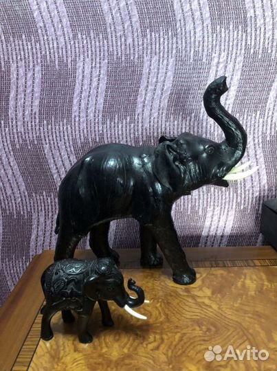 Слон статуэтка хобот вверх кожа ручная работа