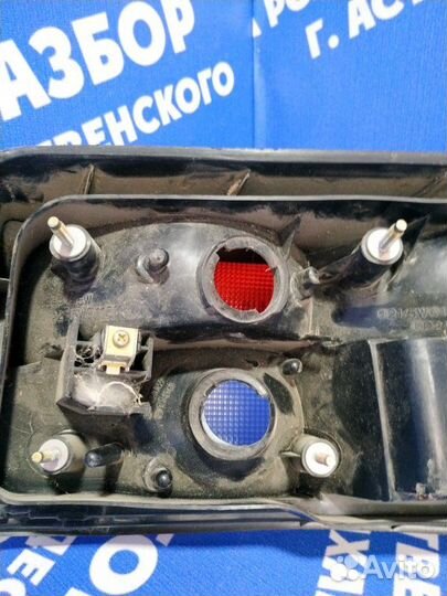 Задний левый фонарь Mazda 323 купе 1989