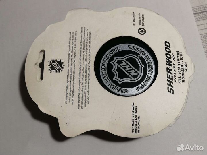 Коллекционная хоккейная шайба из-за океана