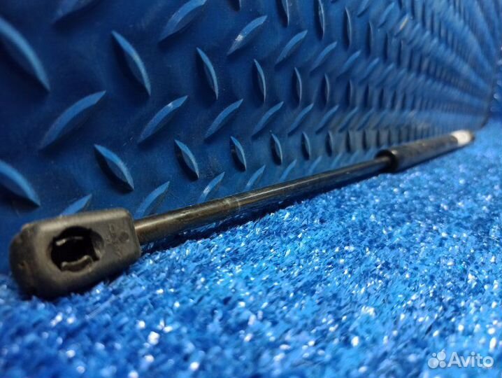 Амортизатор багажника Range Rover Sport L320