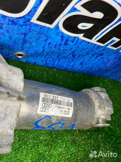 Кронштейн усилителя бампера передний правый Audi