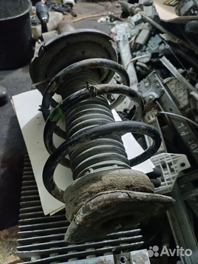 Передняя правая стойка Mazda Mazda3 BK