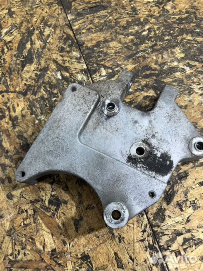 Кронштейн компрессора кондиц Лада Приора