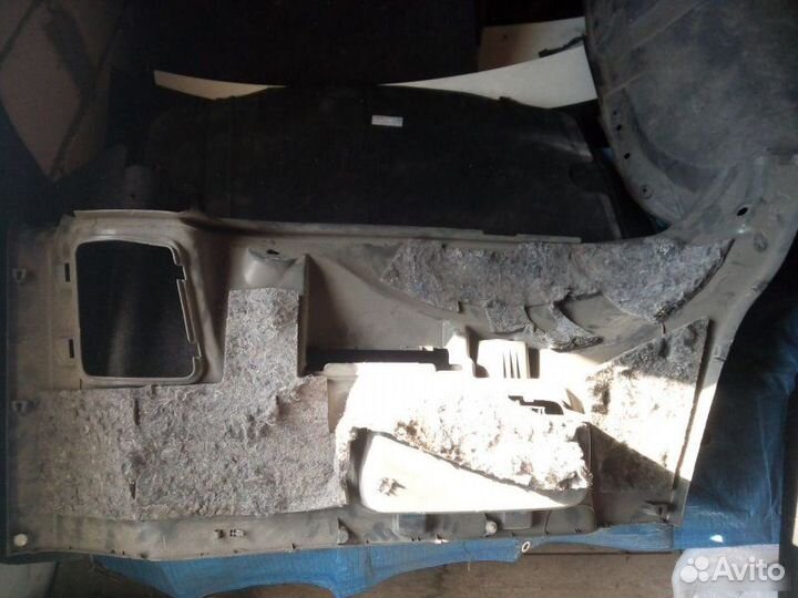 Обшивка багажника задняя левая Toyota Land Cruiser