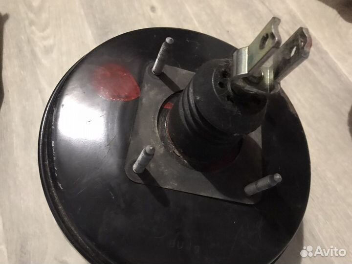 Усилитель тормазов вакуумнный