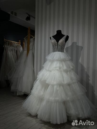 Свадебное платье пышное со шлейфом