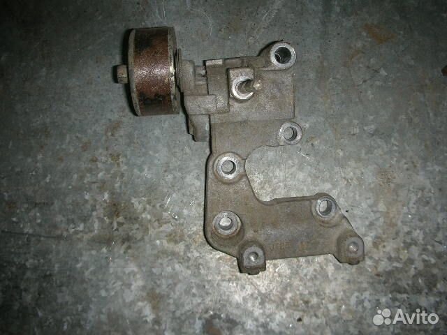 Ролик руч.ремня с кронштейном Lexus RX 350/450H 20