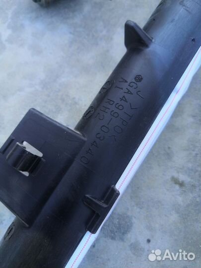 Шторка безопасности srs правая Toyota Camry 55