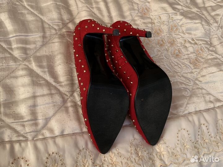 Туфли красные на каблуке 39-40