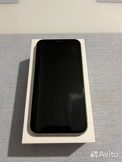 Телефон iPhone XR