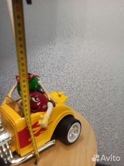 Машинка м&м