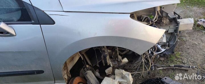 Крыло передние правое Peugeot 308