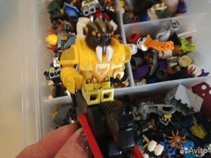 Коллекция разных фигурок Lego