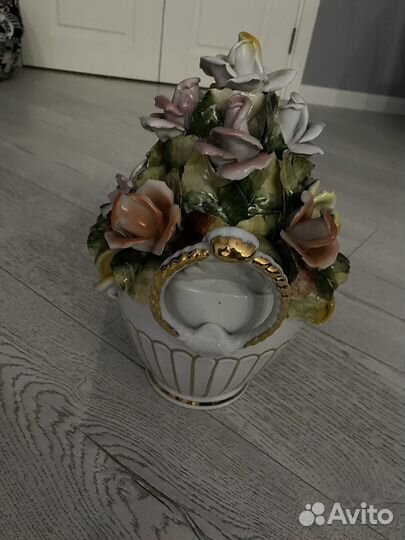 Декоративная ваза с цветами Румыния