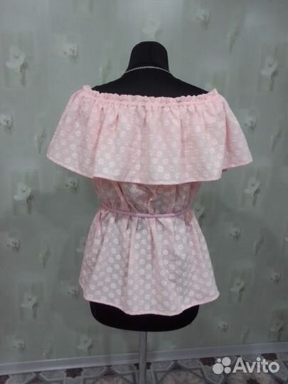 Блузка с открытыми плечами новая