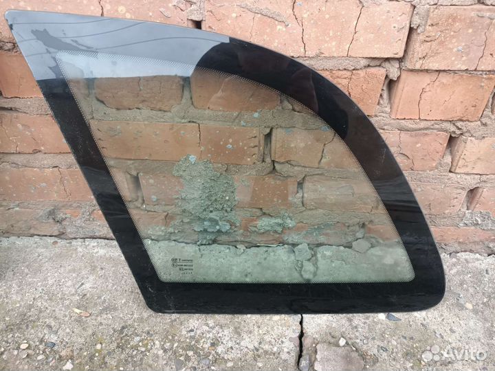 Форточка задняя Лада Калина Универсал 1117