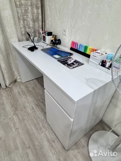 Письменный стол