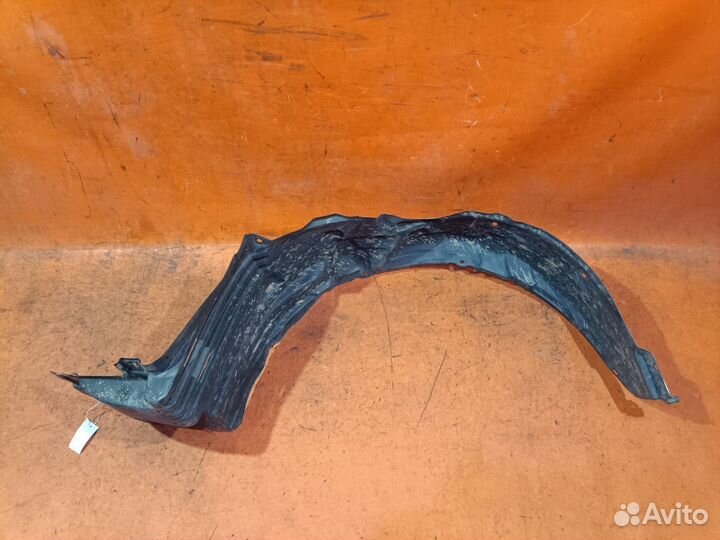Подкрылок Toyota Isis ZGM10W передний правый