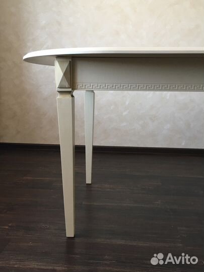 Продается стол для гостинной