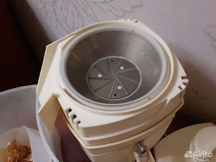 Электрическая соковыжималка новая