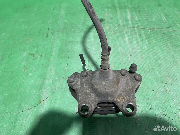 Задний левый суппорт Mercedes s-klass w140