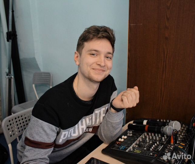 Диджей-звукорежиссёр, саксофонист