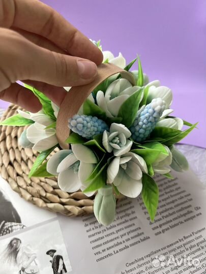 Букет подснежников в лукошке