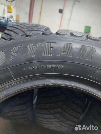 Goodyear Ultragrip Ice Arctic 215/60 R16