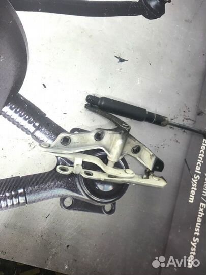 Петля капота Mercedes-Benz S-Class W221