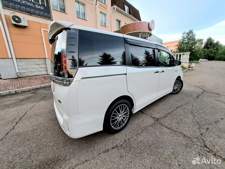 Toyota Voxy 1.8 CVT, 2014, 212 000 км