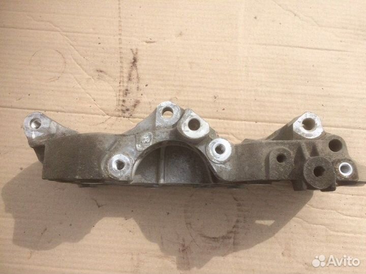 Кронштейн генератора Bmw X3 F25 20DX N47N 2012