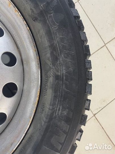 Michelin X-Ice North 3 215/65 R16